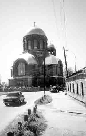 Новую (северную) городскую ось Ахтырки подчеркивает псевдовизантийская Юрьевская церковь (1908)