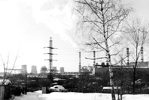 Пейзаж с градирнями ТЭЦ в городе Дзержинский Московской обл.