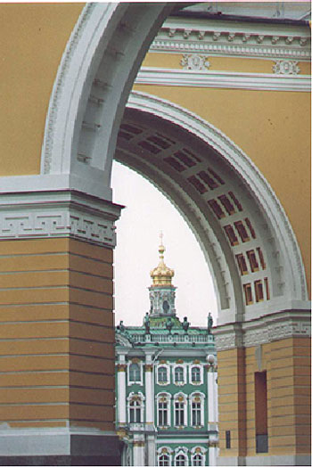 Петербург. Вид на Зимний дворец из арки Главного штаба