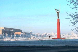 Город Байконур (Ленинск) зимой. Монумент «Наука и космос».  Фото С.И. Иванова