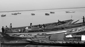 Лодки в приустьевой части реки Казаманс