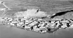 Поселок Тиличики — центр Олюторского р­на на севере Камчатской обл., в заливе Корфа. Вид с самолета. До землетрясения. Наталья Кармацкая. littlegluk.livejournal.com