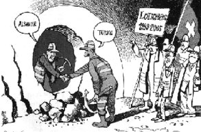 Сбойка тоннеля, который пробивался с двух сторон, состоялась в 2005 г. Большую часть тяжелых работ выполняли, как это и принято в Швейцарии, иммигранты. На этой карикатуре, изображающей момент сбойки, рабочий, выходящий из только что пробитого проема, представляется: «Албанец». — «Турок», — слышит в ответ