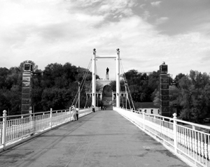 Мост через реку Урал и пилоны «Европа—Азия»